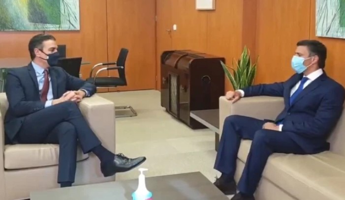 Encuentro entre Leopoldo López (d) y el presidente de España, Pedro Sánchez (i)