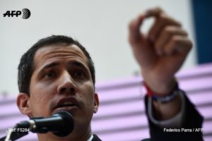 AFP | Contraloría de Maduro inhabilita a Guaidó