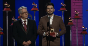 Kristhyan Benítez en los Latin Grammy 2021.