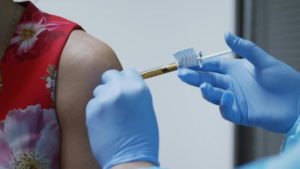 Vacunación contra el coronavirus. FOTO: AFP Japón