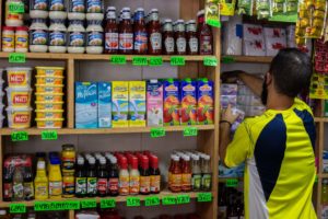 Inflación Establecimiento de alimentos en Venezuela. Foto: AFP