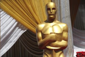 Estatuilla de los Oscar en la alfombra roja. Foto: EFE/John G. Mabanglo