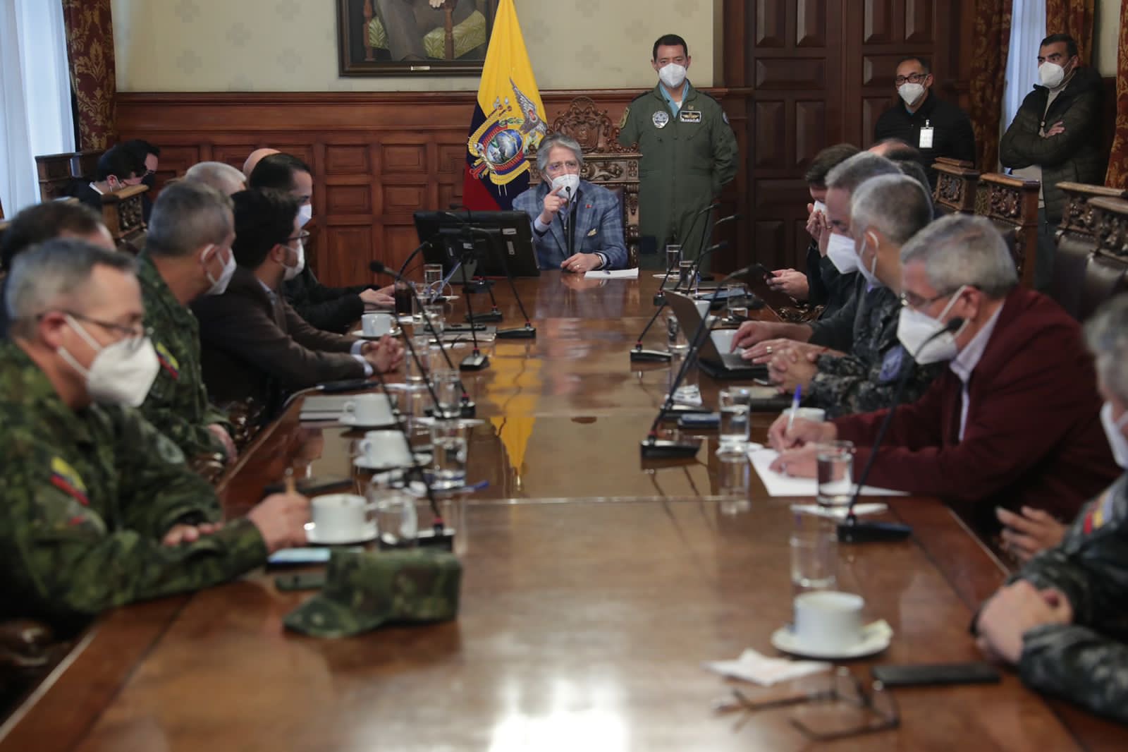 El presidente de Ecuador, Guillermo Lasso, reunido en el Palacio de Carondelet. Foto: Twitter. Guillermo Lasso.