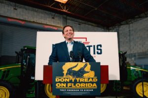 Gobernador de Florida, Ron DeSantis. Foto: Twitter Ron DeSantis (@RonDeSantisFL).