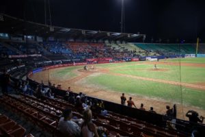 Estadio Universitario, donde juegan de locales los Leones del Caracas. Foto: Rayner Peña R. / EFE