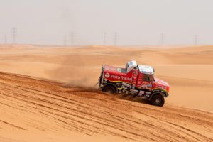 Riad (Arabia Saudita), 10/01/2023.- El piloto checo Ales Loprais, el copiloto Petr Pkora y el mecánico Jaroslav Valtr Jr conducen su Praga V4S DKR para Instaforex Loprais Praga durante la novena etapa del Rally Dakar 2023 de Riad a Haradh, Arabia Saudita. EFE/EPA/Leon Jansen.