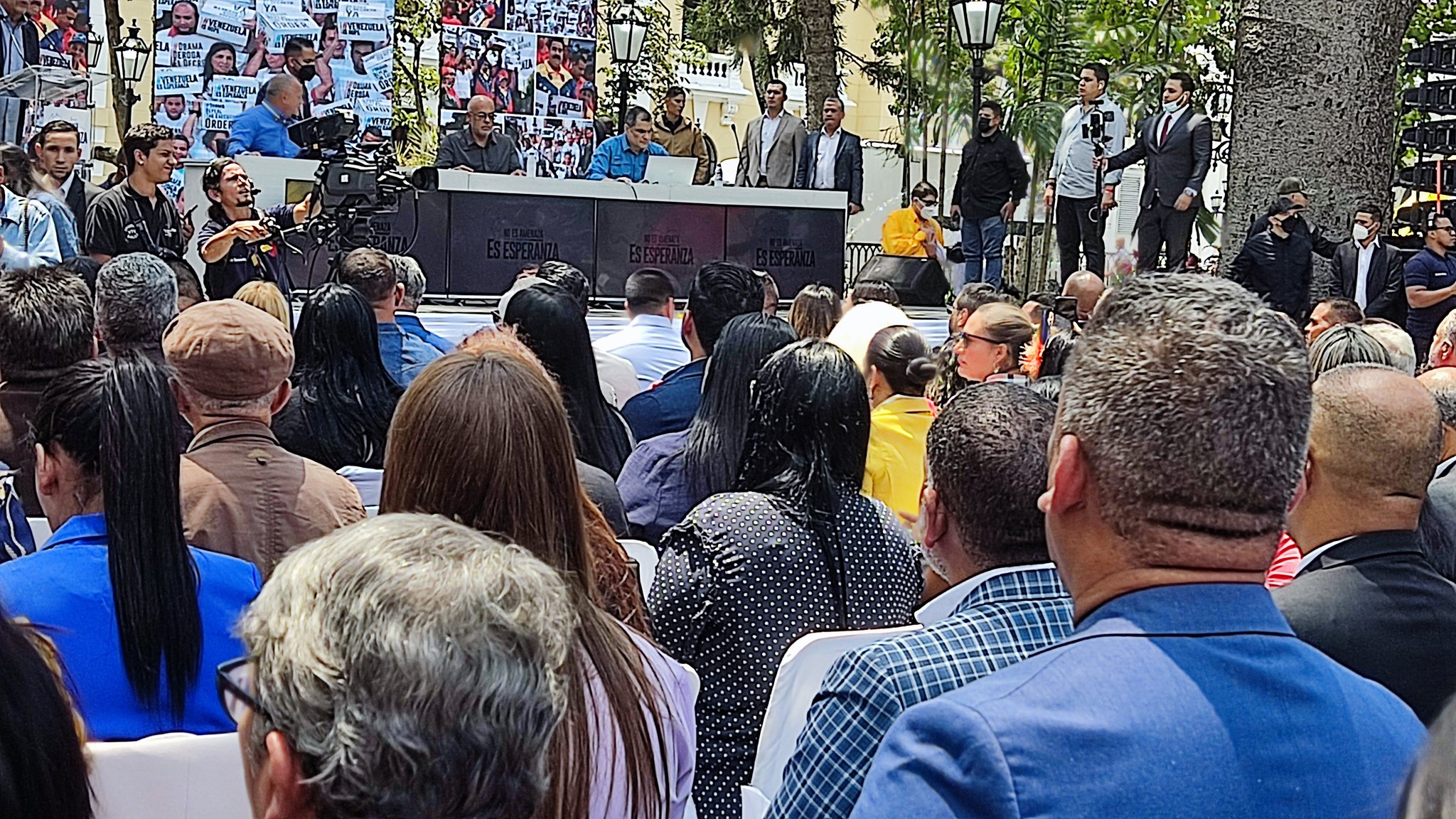 Expresidente de Ecuador, Rafael Correa, junto con el presidente de la AN 2020, Jorge Rodríguez, y el primer vicepresidente del PSUV, Diosdado Cabello. Foto: Twitter Asamblea Nacional (@Asamblea_Ven).