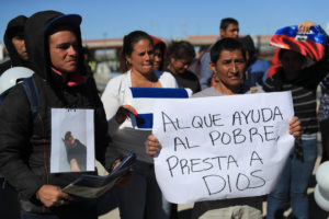 FOTO REFERENCIAL - CIUDAD JUÁREZ (MÉXICO), 02/04/2023.- Migrantes de diferentes nacionalidades escenifican el viacrucis, hoy, en Ciudad Juárez, estado de Chihuahua (México). EFE/Luis Torres.