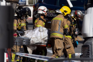 Incendio en tres locales en Murcia, España, dejó más de 10 fallecidos. Foto: EFE.