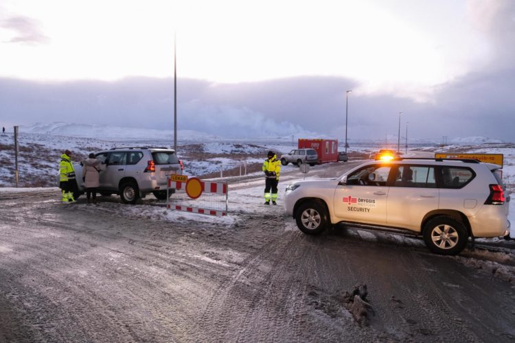Autoridades de Islandia monitorean la actividad volcánica. Foto: EFE.