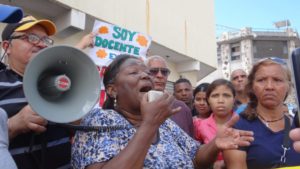 La profesora Elsa Castillo ha sido una voz visible en exigencia de reivindicaciones para el gremio de maestros. Foto. Guardian Catolic.