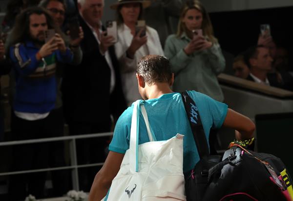 Rafa Nadal se despide del Roland Garros 2024 tras caer eliminado. Foto: EFE.